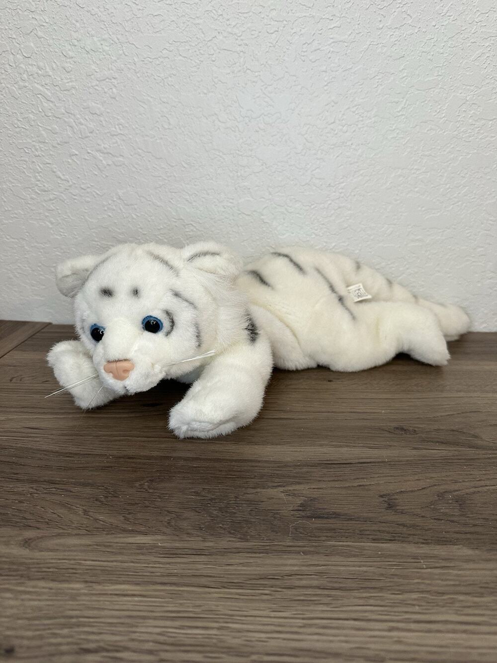 Vintage Fiesta Plush White Siberian Tiger Laying Down A32383 Blue Eyes Stuffed